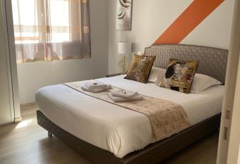 Le Porta 5 allows 18 year olds to book a room