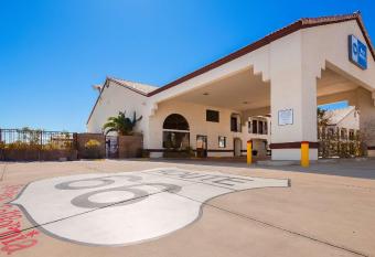 Best Western Colorado River Inn allows 18 year olds to book a room