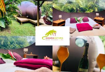 La bulle aux   toiles has Balcony rooms