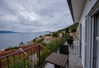 Pension Kathi allows 18 year olds to book a room