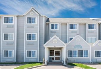 Microtel Inn & Suites by Wyndham New Ulm allows 18 year olds to book a room