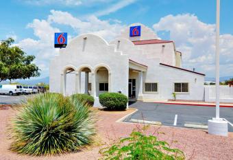 Motel 6 Benson allows 18 year olds to book a room