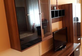 Piac utcai Apartman has Balcony rooms