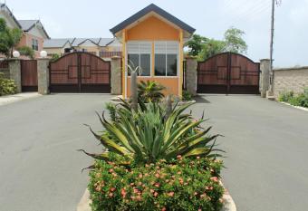 Nzingha s Villa has Balcony rooms
