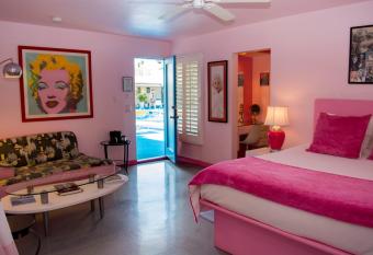 Palm Springs Rendezvous has Balcony rooms