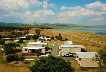 Lake Callide Retreat has Balcony rooms