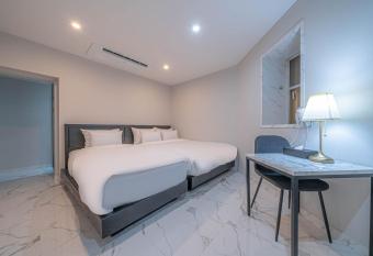 Gwangan Stay Hotel has rooms with a private hot tub