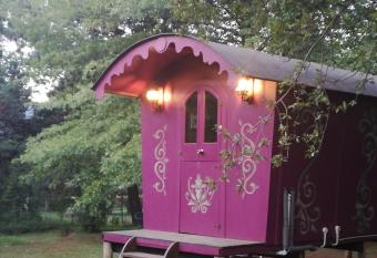 Gypsy Wagons and Vans, Clarens allows 18 year olds to book a room