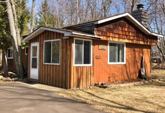 Miller's Cottages has Balcony rooms