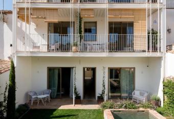 Can Liret has Balcony rooms