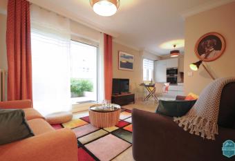 Annecy Lake - Le Saint Bernard - 2 min walk from the lake has Balcony rooms