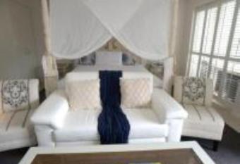 La Voyageur Waterfront Apartments by AVI allows 18 year olds to book a room