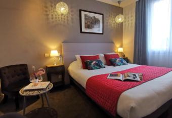 Brit Hotel Acacias allows 18 year olds to book a room
