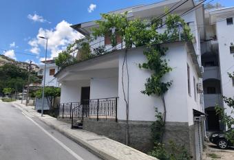 Room Click inn has Balcony rooms