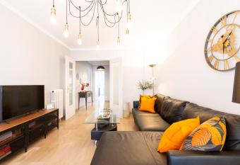 Chez Philippe has Balcony rooms