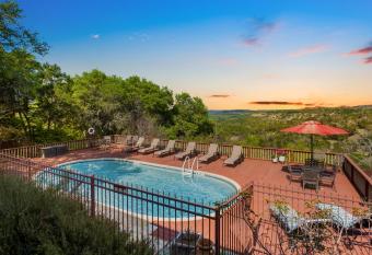 The Bygone has Balcony rooms