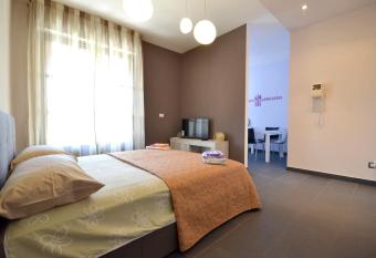 One bedroom appartement with furnished balcony and wifi at Vercelli has Balcony rooms