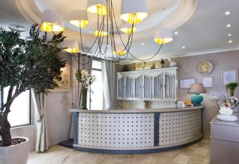 Hotel Daumesnil-Vincennes has Balcony rooms