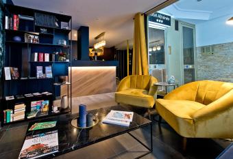 ATH h  tel Ath  n  e allows 18 year olds to book a room