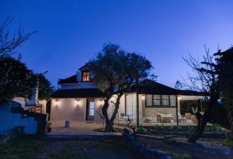 Vartan s Summer House allows 18 year olds to book a room