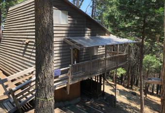Sequoia National Forest Cabink has Balcony rooms