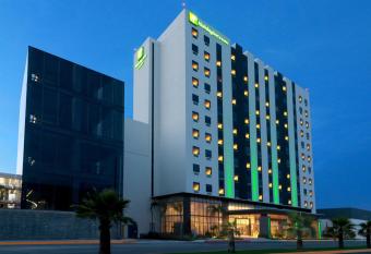 Holiday Inn & Suites Monterrey Apodaca Zona Airport allows 18 year olds to book a room