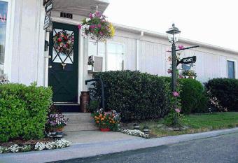 Sea Whale Motel has Balcony rooms