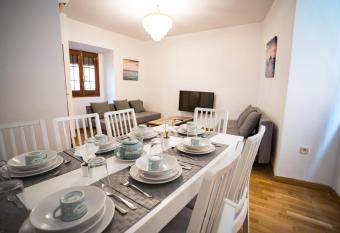 Casa H  rcules has Balcony rooms