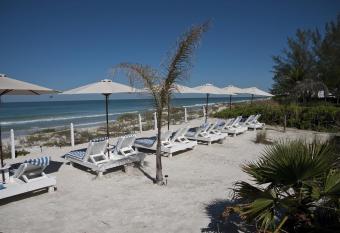Bungalow Beach Resort has Balcony rooms