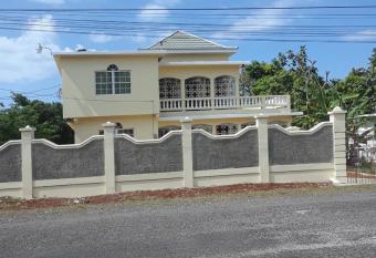 Barrianna Villa has Balcony rooms
