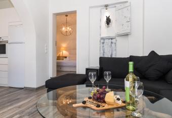 George s point of view has rooms with a private hot tub