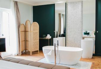 H  tel Singulier Bordeaux has Balcony rooms