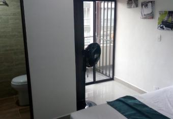 Apartamento 301 con balcon Estadio y Metro allows 18 year olds to book a room