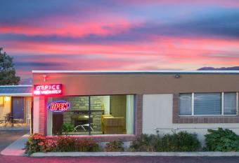 Dragonfly Motor Lodge allows 18 year olds to book a room