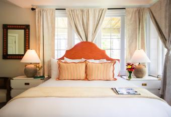 Cleftstone Manor allows 18 year olds to book a room