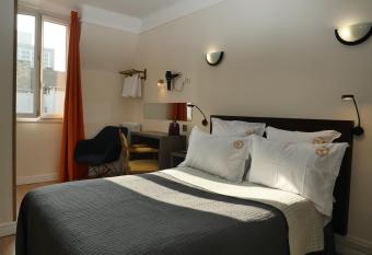 Hotel Novex Paris allows 18 year olds to book a room