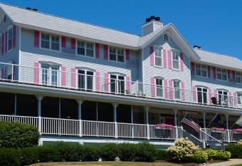 Harbor House Inn has Balcony rooms