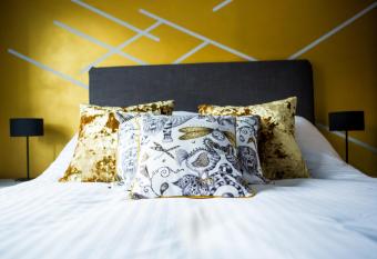 The Golden Lion Inn allows 18 year olds to book a room