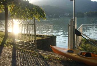 CASA VACANZA IL SORRISO DEL LAGO allows 18 year olds to book a room