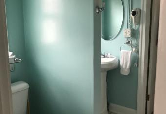 The Lakehouse Inn Geneva has Balcony rooms