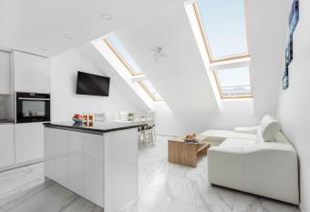 Luxurious Kaunas Basilica Apartment in Old Town by Urban Rent has Balcony rooms