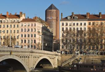 Radisson Blu Hotel, Lyon allows 18 year olds to book a room