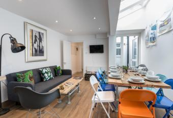 Brighton City Centre Luxury House has Balcony rooms