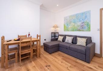 Birch     Three Tuns Apartments has Balcony rooms