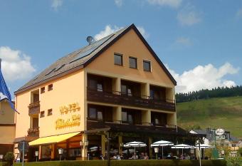 Hotel Zum F  hrturm has Balcony rooms