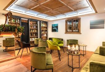 H  tel La Garenne has Balcony rooms