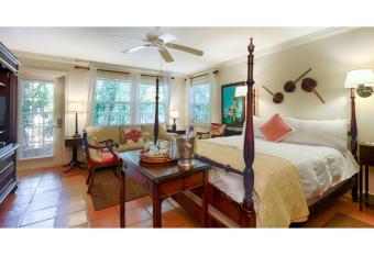 The Caribbean Court Boutique Hotel has Balcony rooms