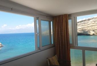Beach View Matala allows 18 year olds to book a room