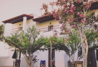 Voula Accommodation has Balcony rooms