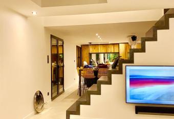 CASA JUNGLE ! Superb duplex apartment, Place des LICES ! allows 18 year olds to book a room